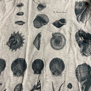 Gray Seashell Print Short Sleeve Tee